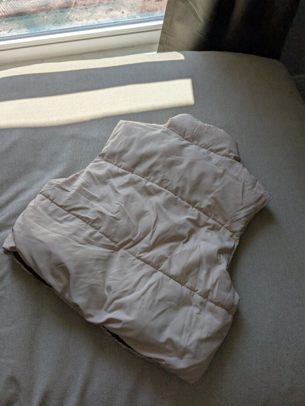Cropped Puffer Vest - Picture 2 of 3